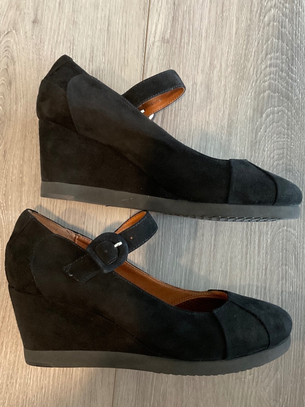 GENTLE SOULS Dawn And Dirty Black Suede Wedge Size 9 - Picture 8 of 9
